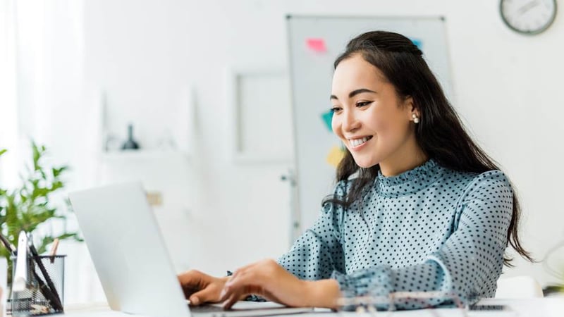 arts-professional-working-computer-1000-563