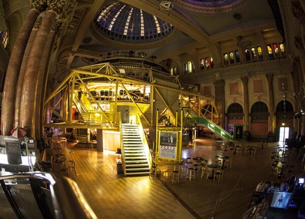 Interior foyers of the Royal Exchange Theatre. Credit manox_152 .