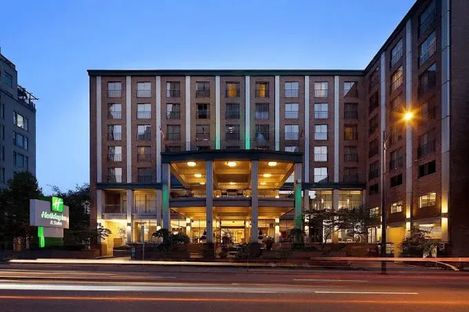 holiday-inn-exterior