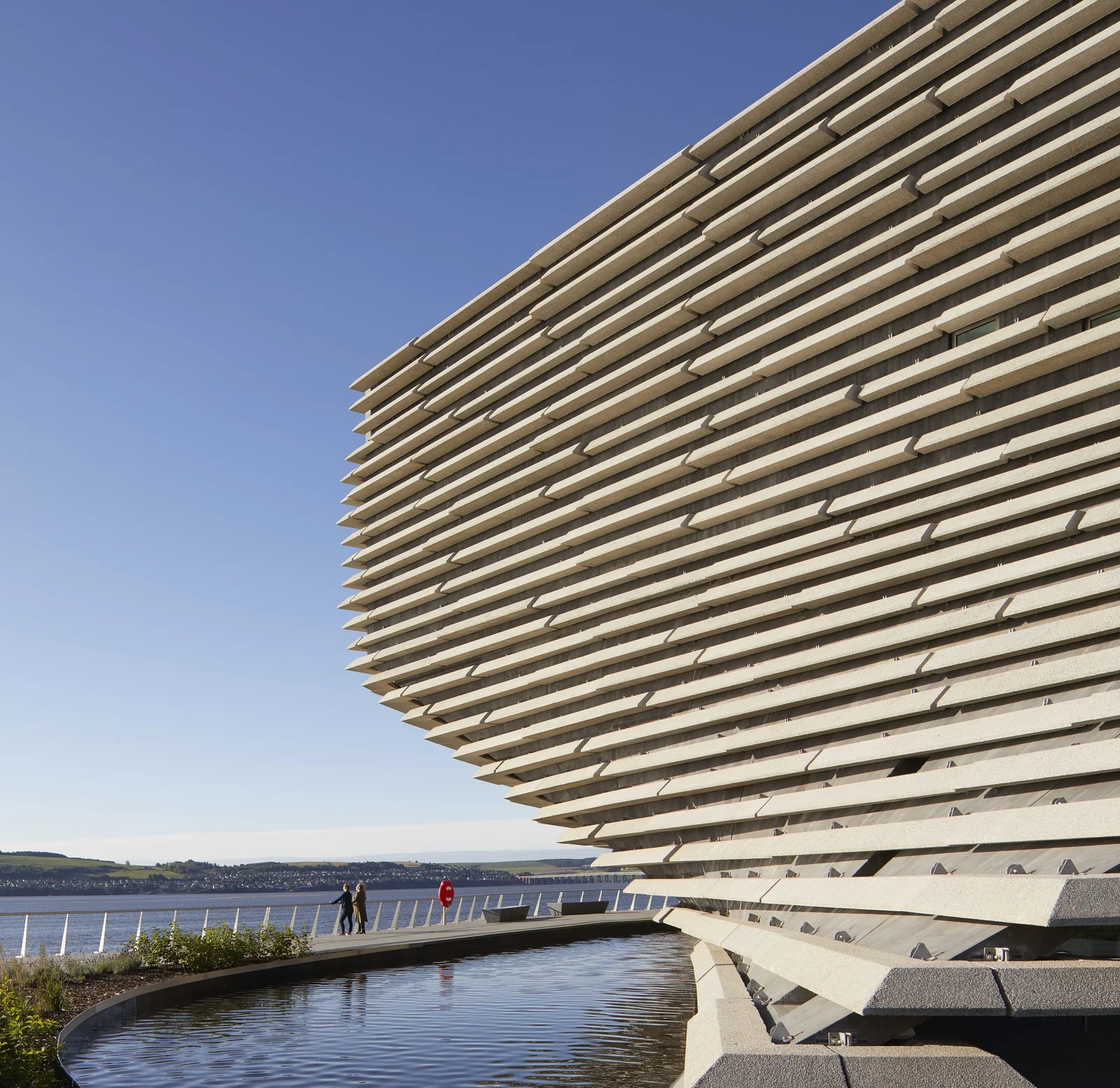 V And A Dundee Scotland Exterior Facade And Reflecting Pool Photo Credit Hufton Crow