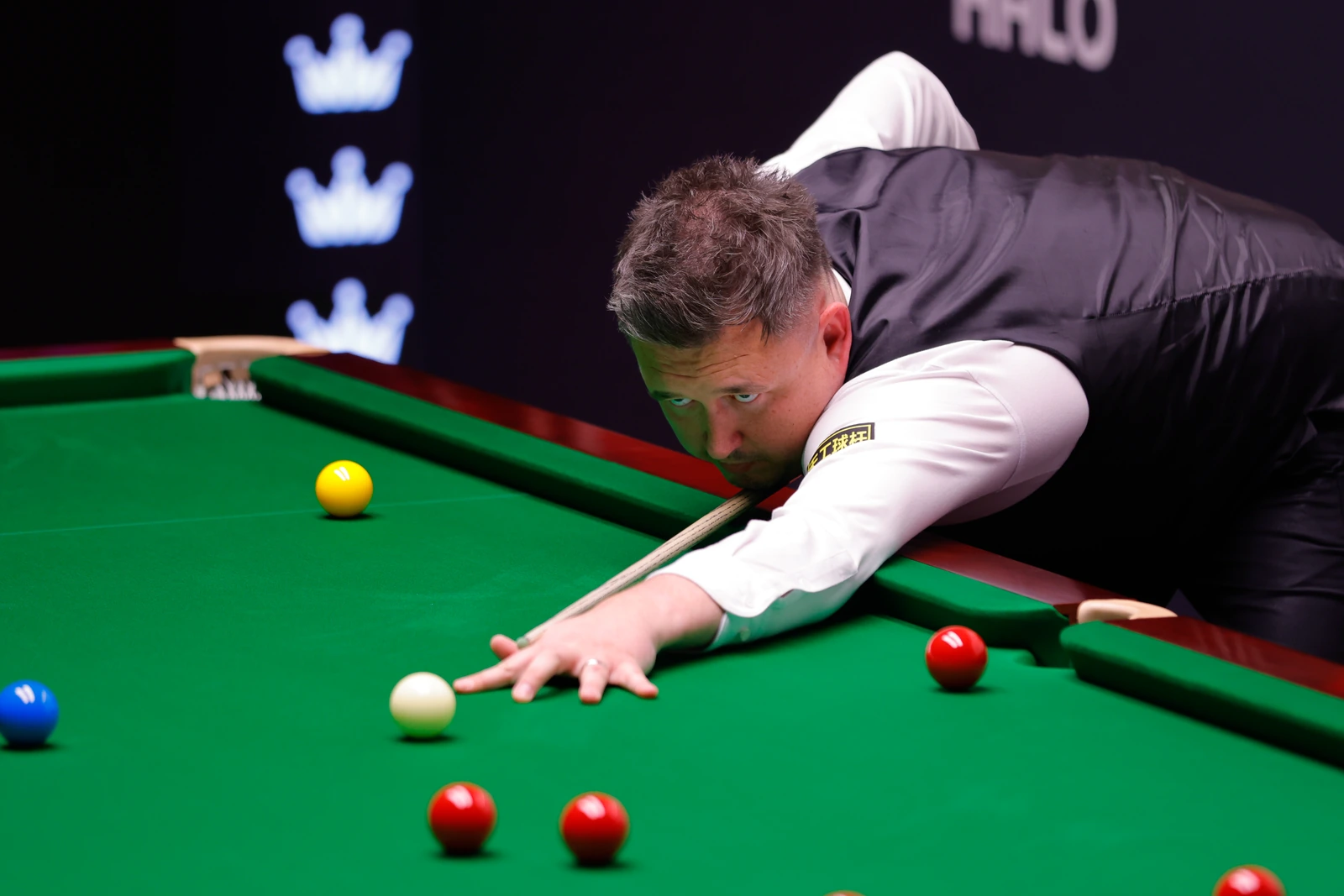 Kyren Wilson Lining Up A Snooker Shot Sheffield Theatres World Snooker Championship 2026